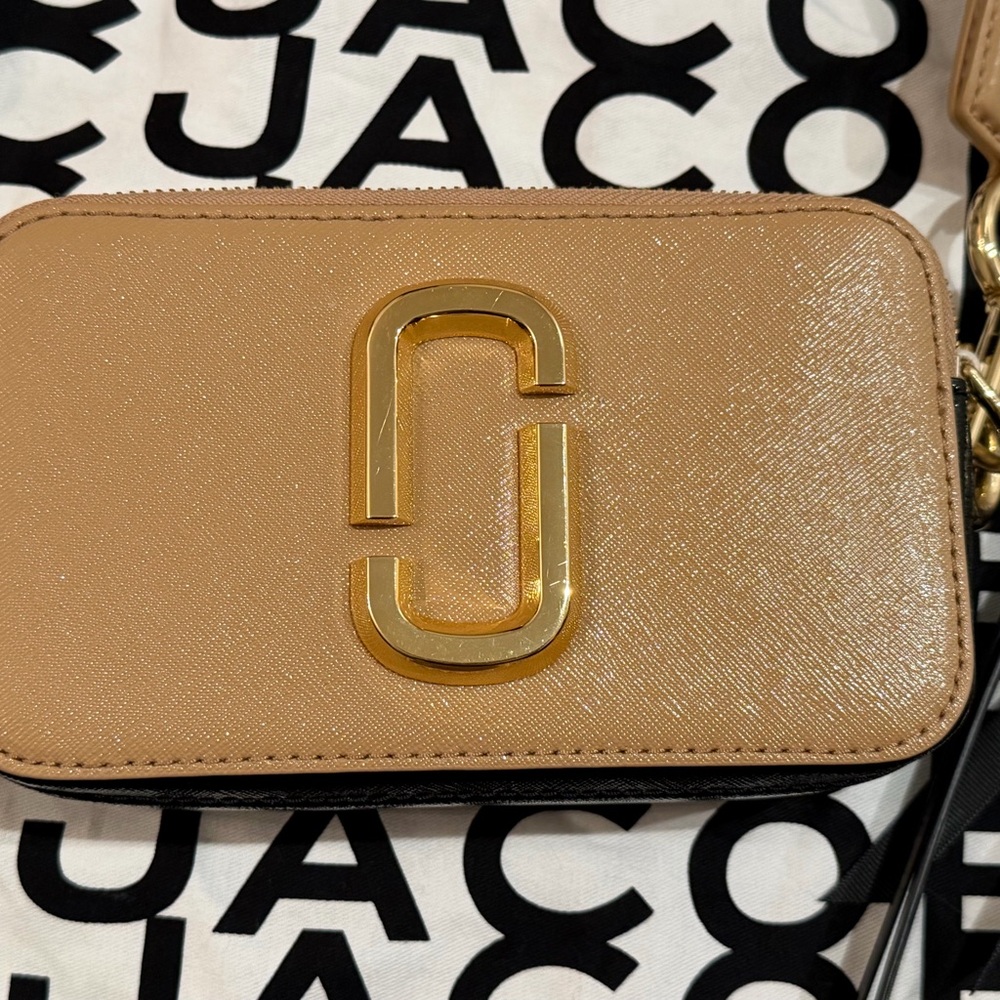 Marc Jacobs Snapshot Crossbody Purse Bag in Camel with Gold Hardware
